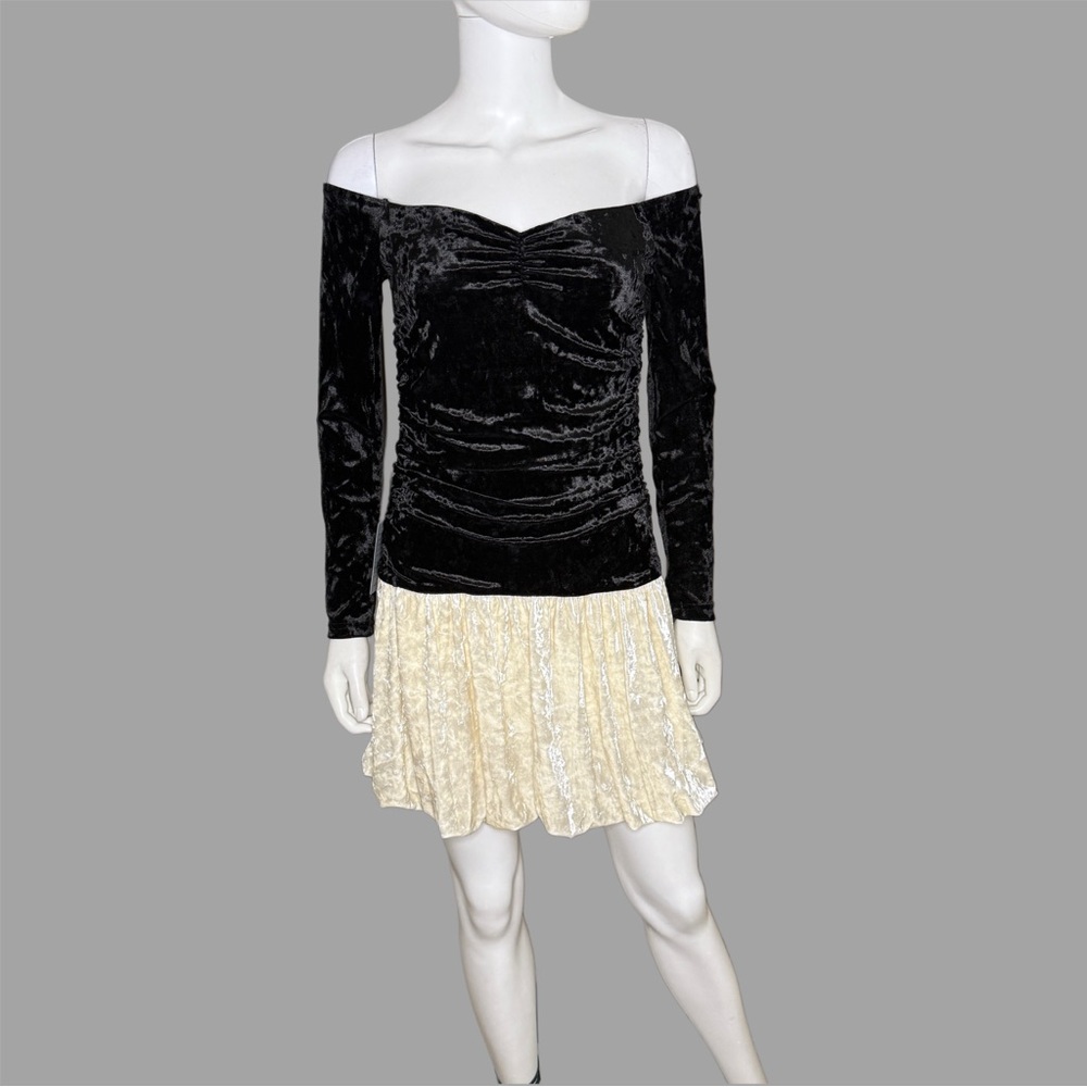 Lush Off The Shoulder Long Sleeve‎ Bubble Hem Mini Dress